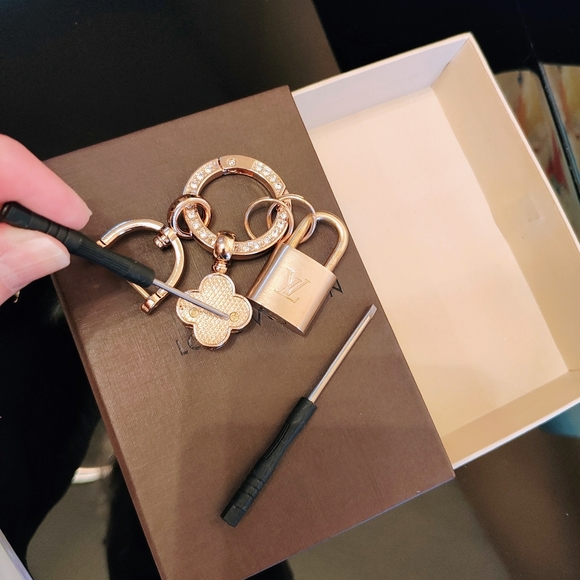 Authentic Louis Vuitton lock # 301 and LV drawer box With Unbranded Keychain - Picture 7 of 15